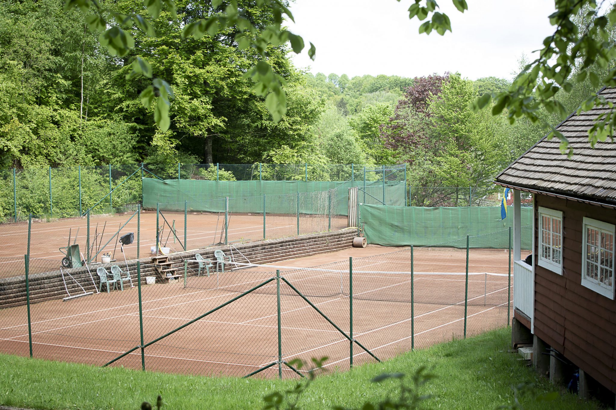 Tennis grusbanor vid hotellet